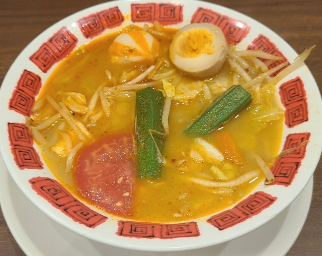 小籠包入り！紅白団子の麻辣湯